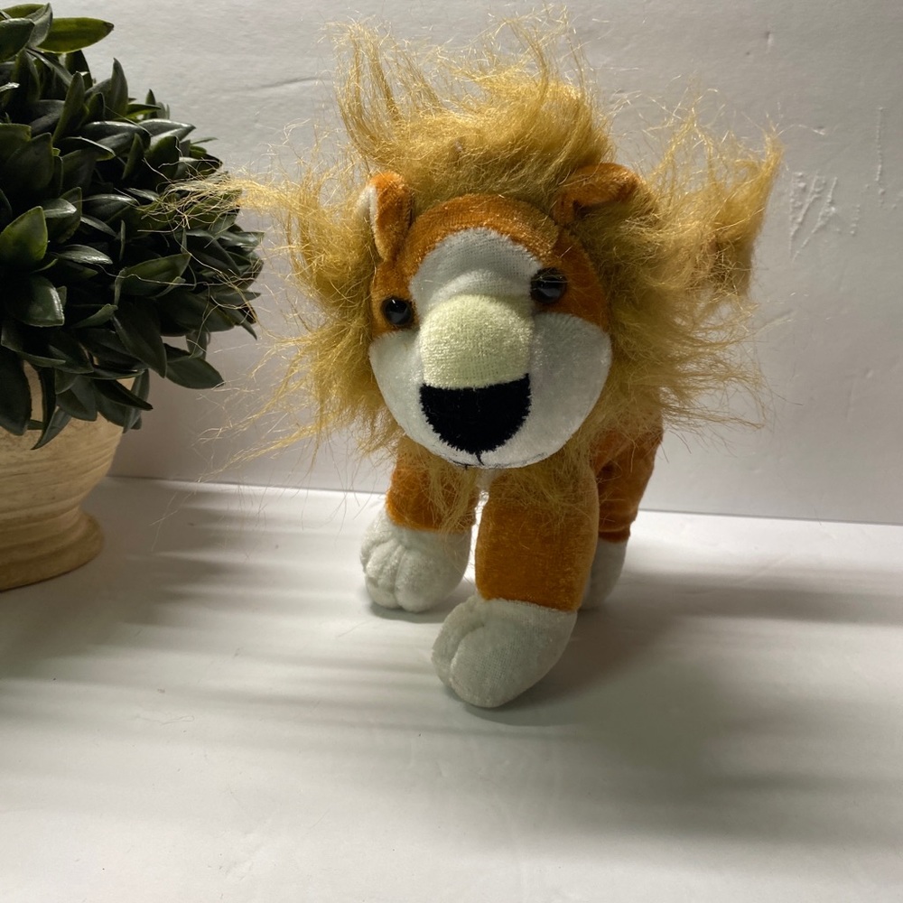 Vintage 1980’s Kuddle Me Toys Lion Plush Stuffed animal 8’’